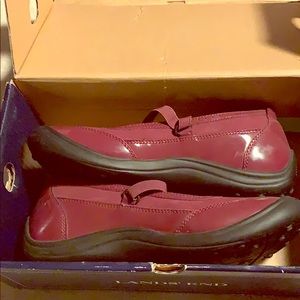 Lands End Women’s patent leather Mary Janes